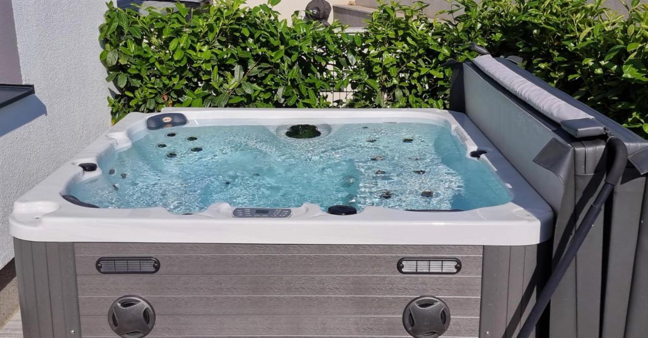קרק Bartol Luxury Apartments Krk Croatia, With Own Hot Tub - Whirlpool מראה חיצוני תמונה
