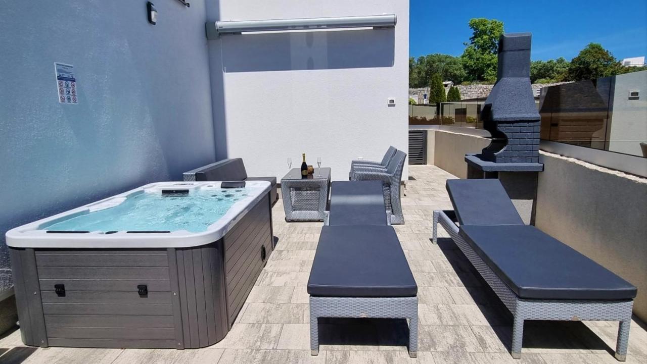 קרק Bartol Luxury Apartments Krk Croatia, With Own Hot Tub - Whirlpool מראה חיצוני תמונה